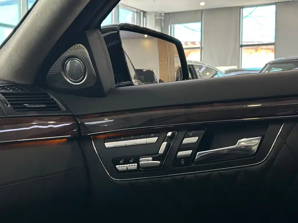 Mercedes-Benz S-Class AMG 2010 — фото 16