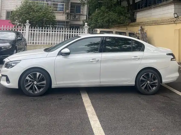 Peugeot 408 2022
