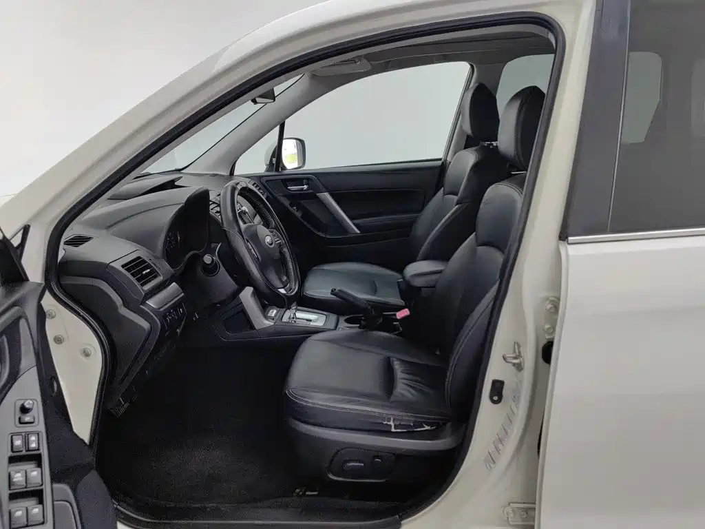 Subaru Forester 2015 — фото 10