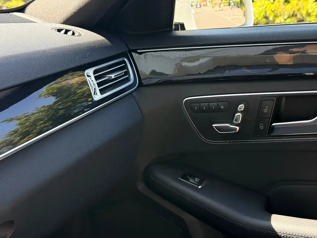 Mercedes-Benz E-Class 2015 — фото 35