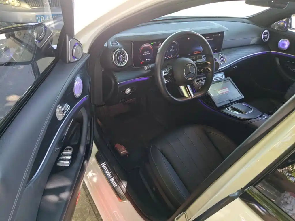 Mercedes-Benz E-Class 2022 — фото 16
