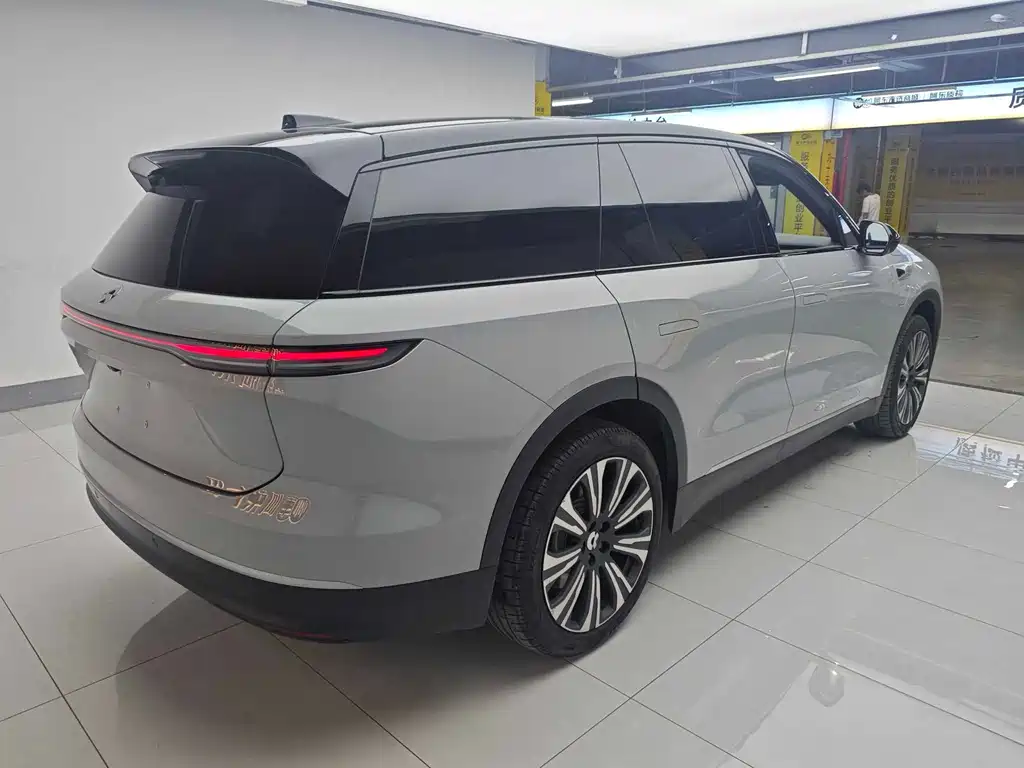 NIO ES8 2024