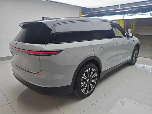 NIO ES8 2024