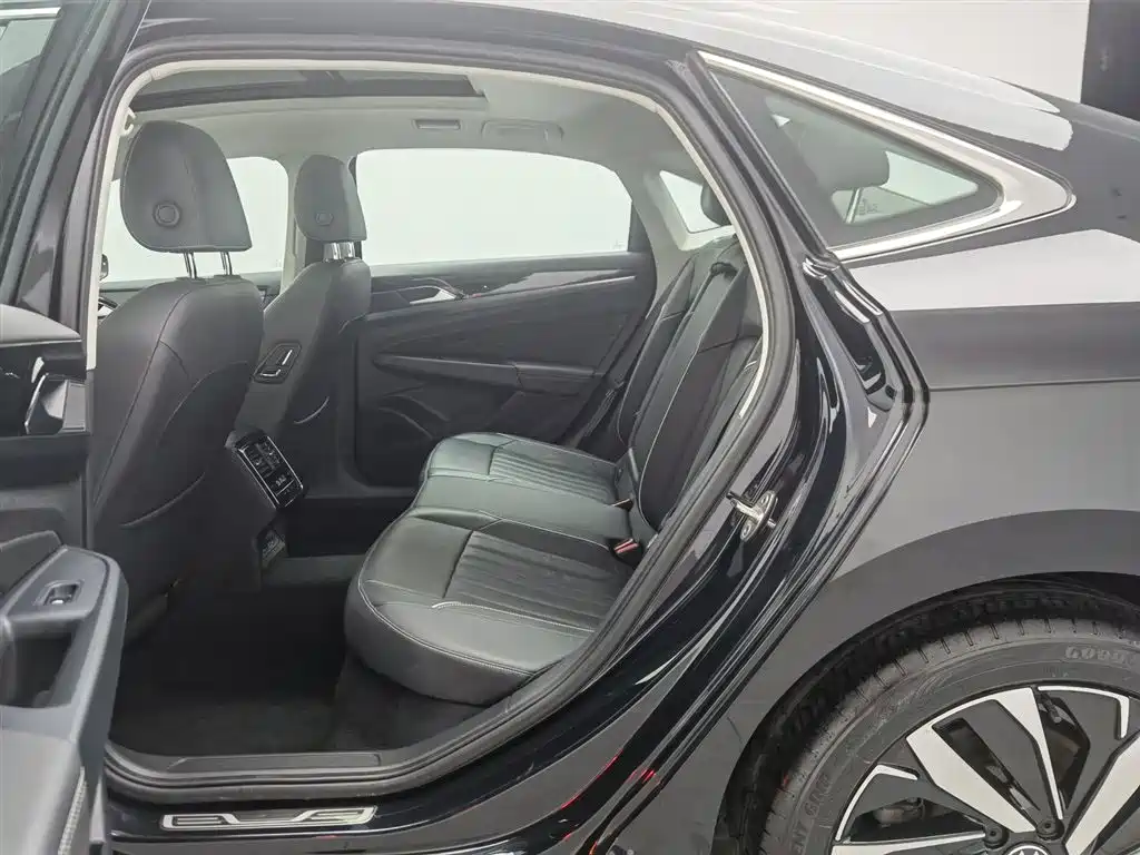 Volkswagen Passat 2023 — фото 15