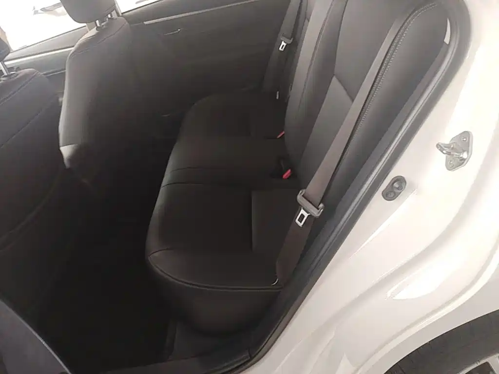 Toyota Corolla 2017 — фото 17