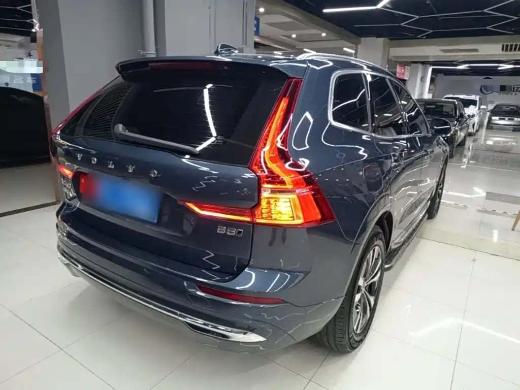 Volvo XC60 2023 — фото 7