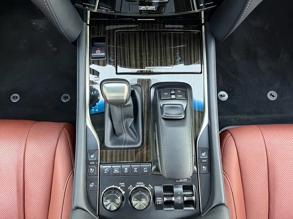 Lexus LX 2022 — фото 11