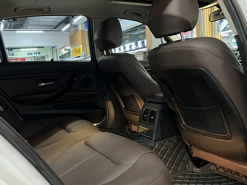 BMW 3 Series 2017 — фото 12