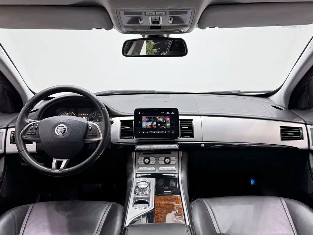Jaguar XF 2013 — фото 14
