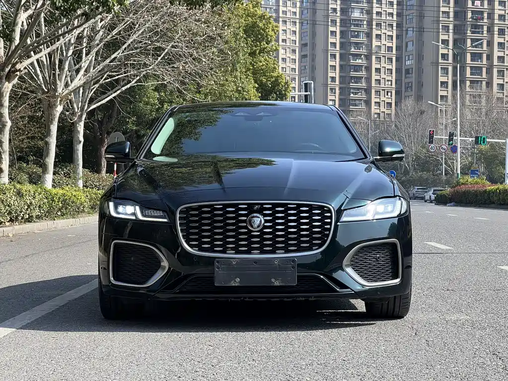 Jaguar XFL 2022 — фото 1