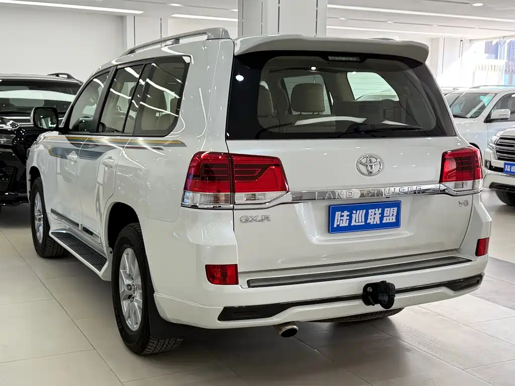 Toyota Land Cruiser 2017 — фото 18