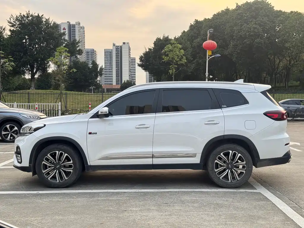 Chery Tiggo 8 2022 — фото 32