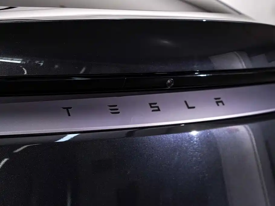 Tesla Model Y 2025 — фото 14