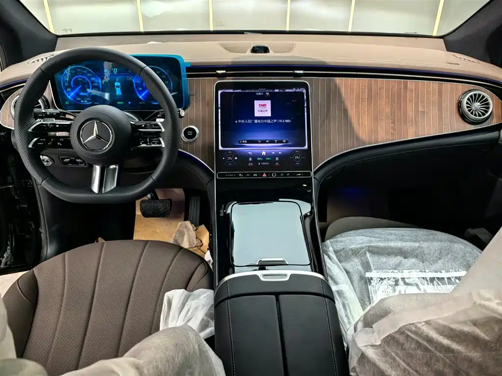 Mercedes-Benz EQE SUV 2025 — фото 7