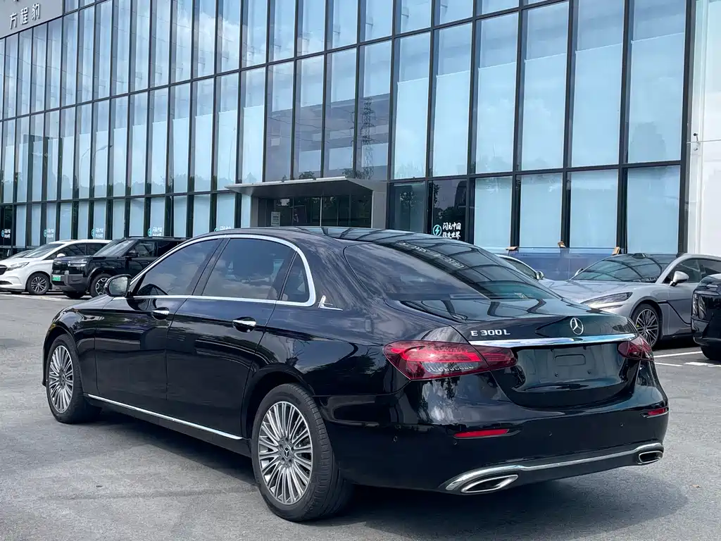 Mercedes-Benz E-Class 2023 — фото 17