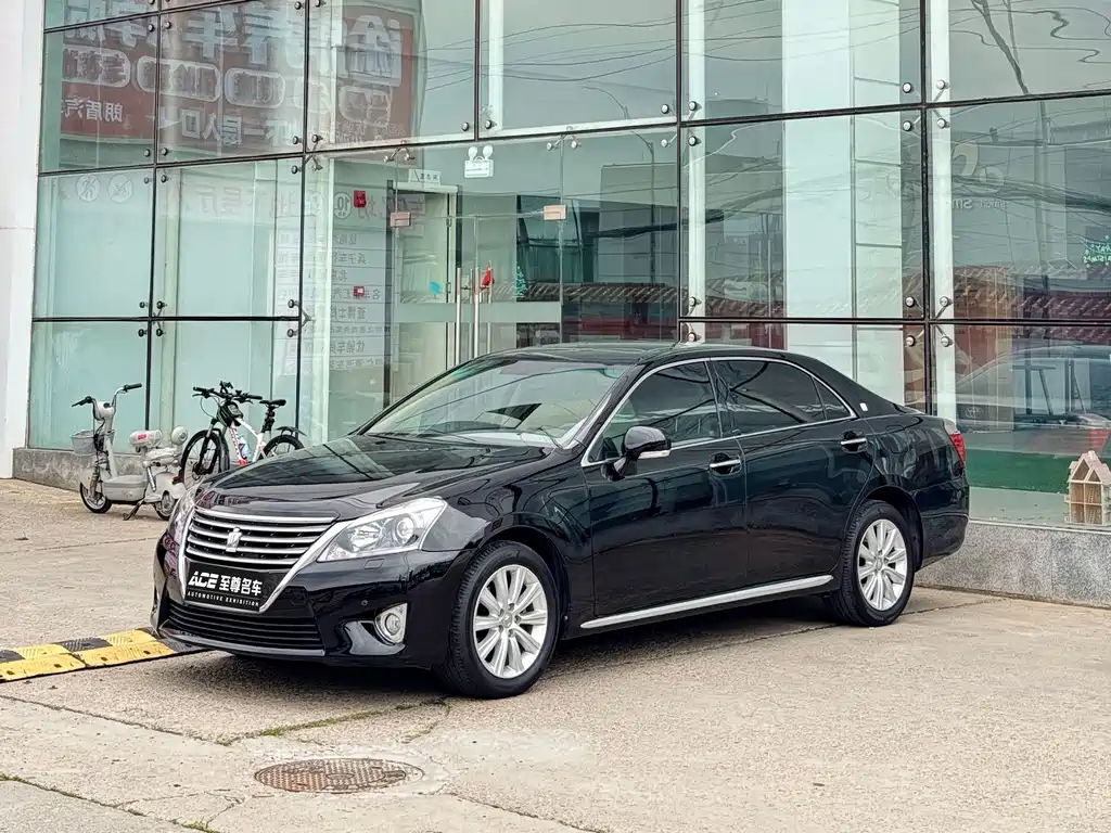 Toyota Crown 2013 — фото 1