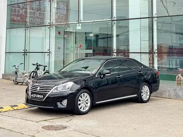 Toyota Crown 2013