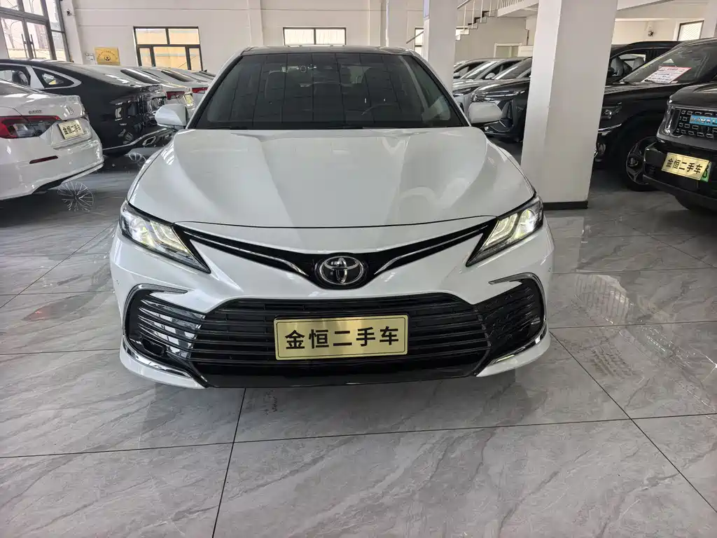 Toyota Camry 2022 — фото 2