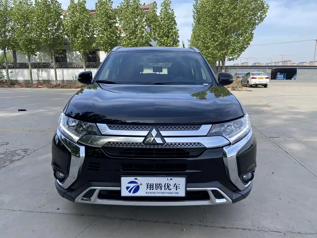 Mitsubishi Outlander 2020 — фото 2