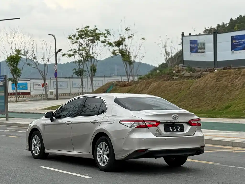 Toyota Camry 2018 — фото 6