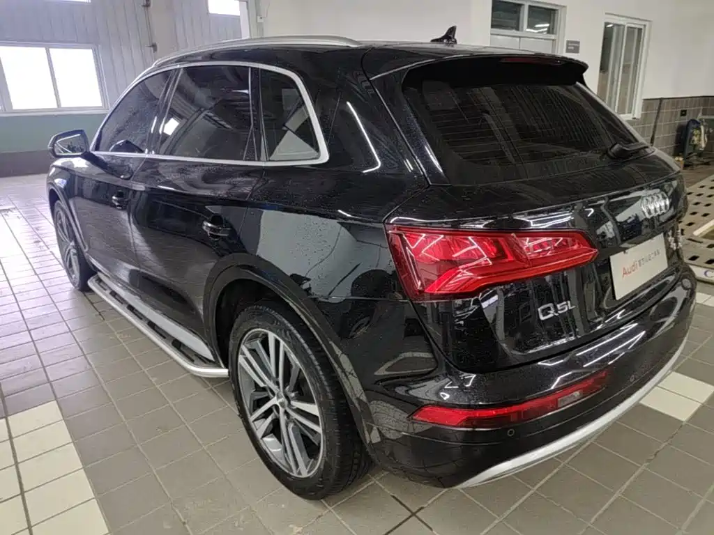 Audi Q5L 2020 — фото 23