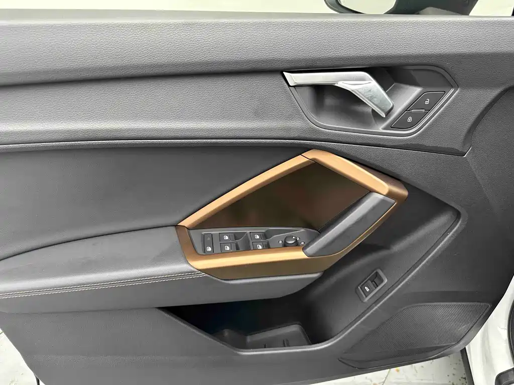 Audi Q3 2021 — фото 10