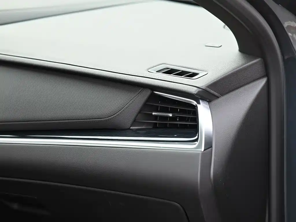 Cadillac XT5 2024 — фото 9