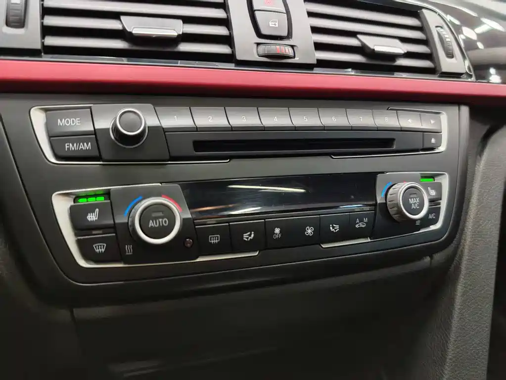 BMW 3 Series 2015 — фото 18