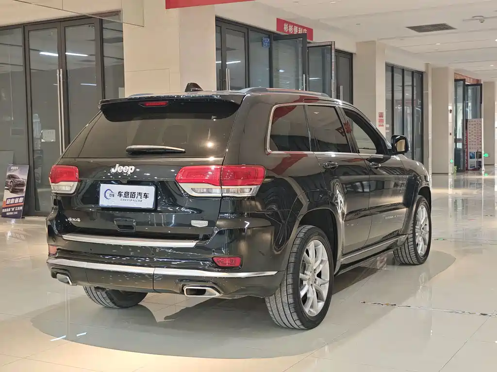 Jeep Grand Cherokee 2018 — фото 17