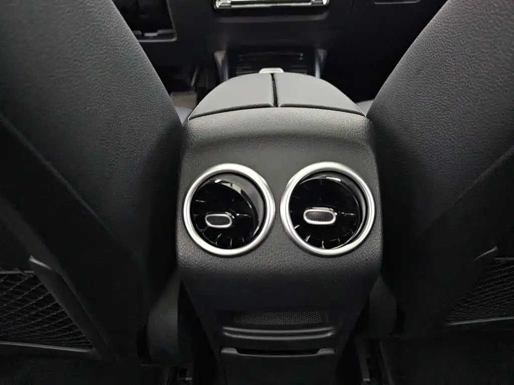 Mercedes-Benz GLB 2024 — фото 13