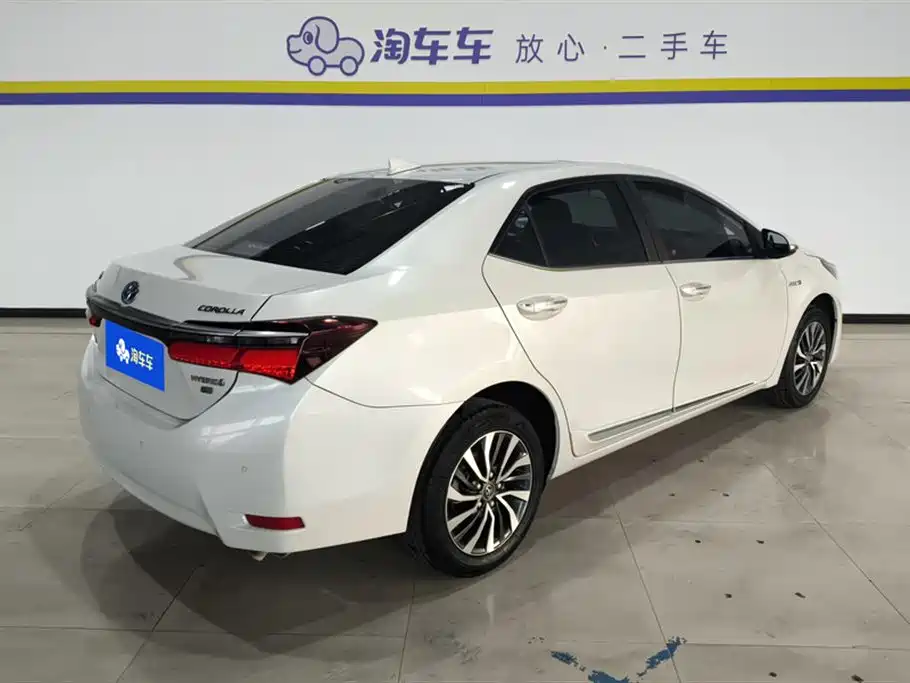 Toyota Corolla 2018 — фото 3
