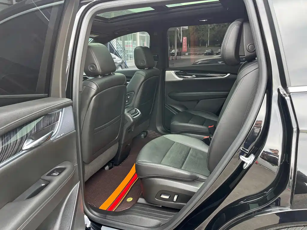 Cadillac XT6 2024 — фото 11