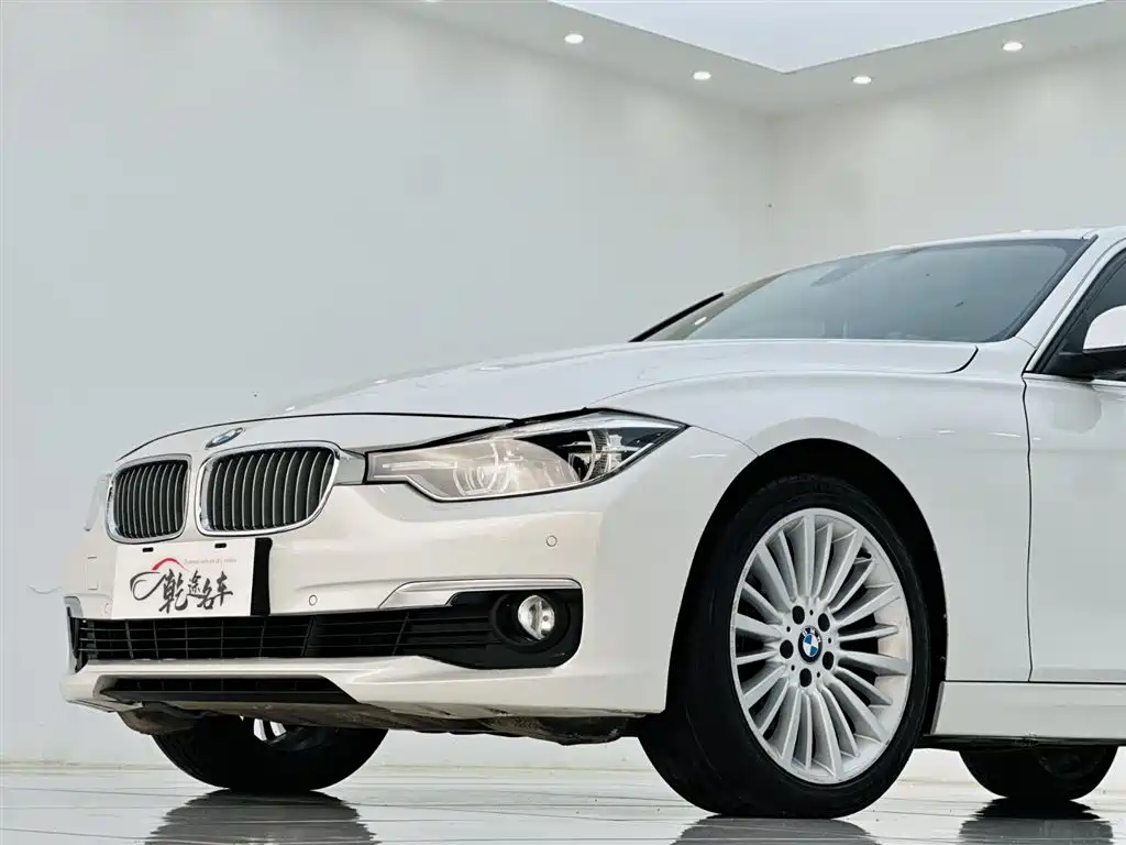 BMW 3 Series 2018 — фото 8