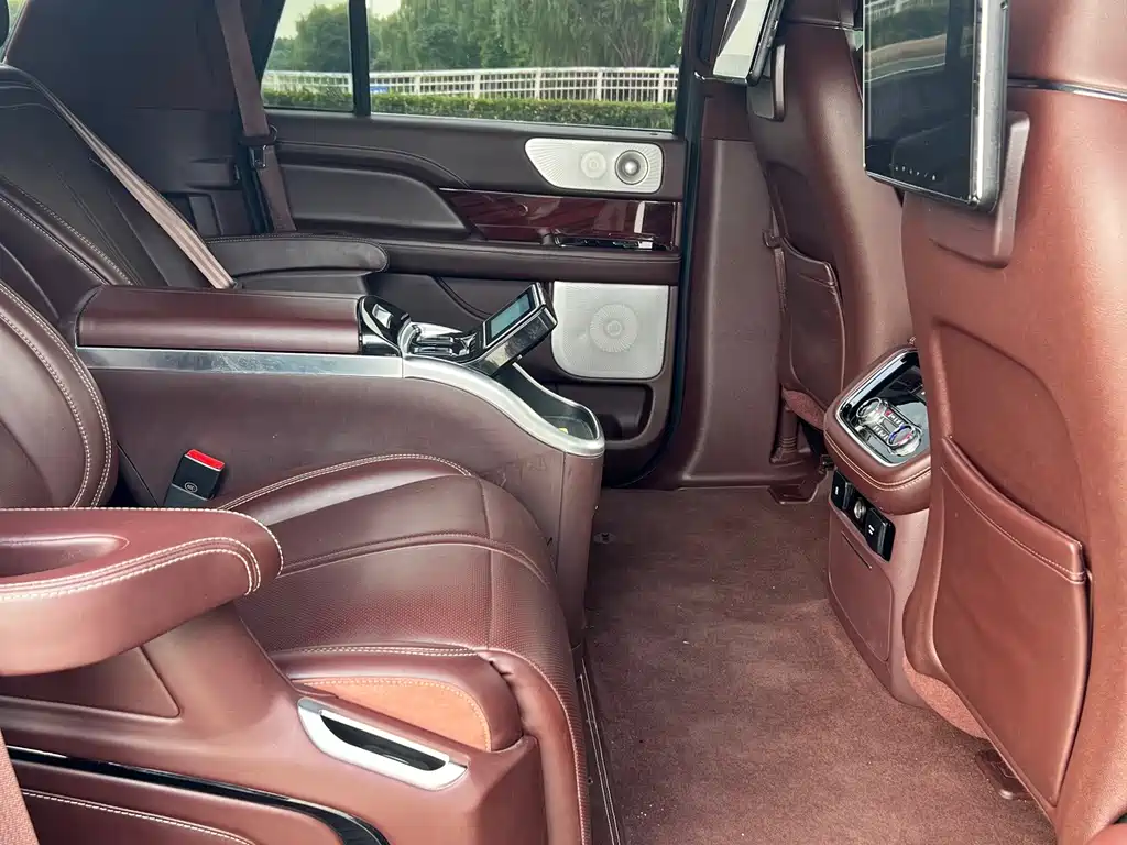 Lincoln Navigator 2020 — фото 15