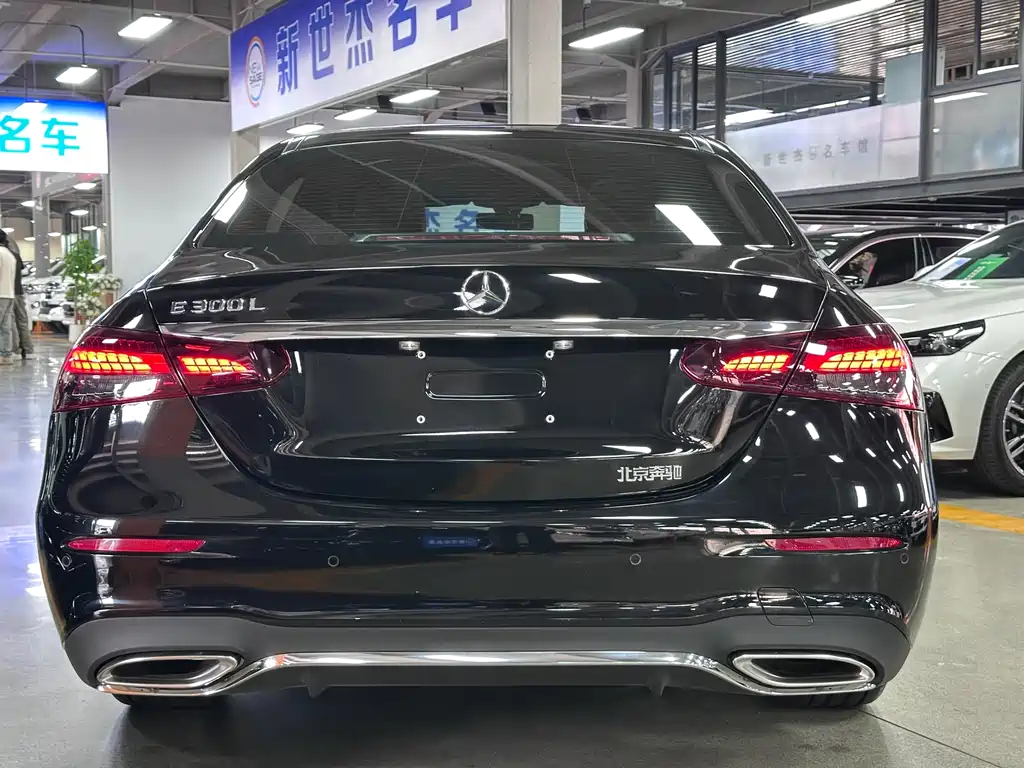 Mercedes-Benz E-Class 2023 — фото 8