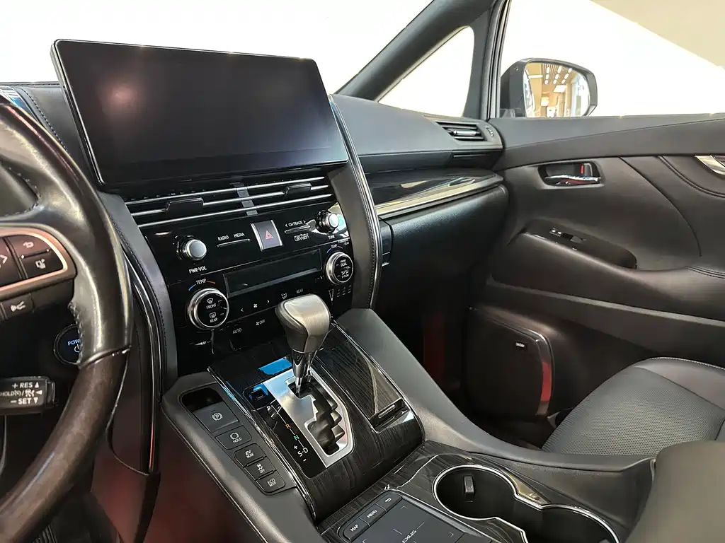 Lexus LM 2021 — фото 19
