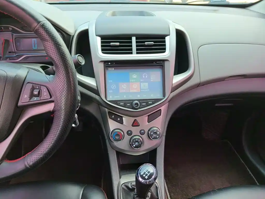 Chevrolet Aveo 2015 — фото 13