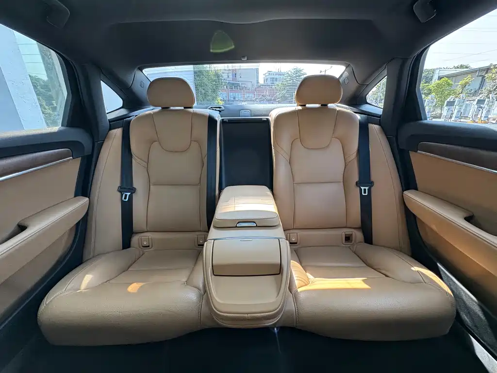 Volvo S90 2018 — фото 15
