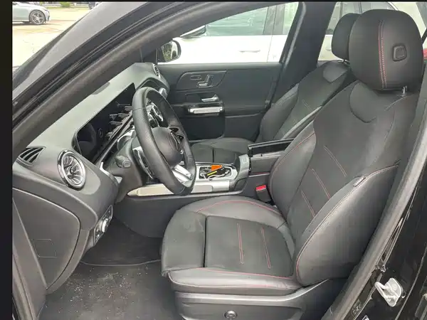 Mercedes-Benz GLB AMG 2025