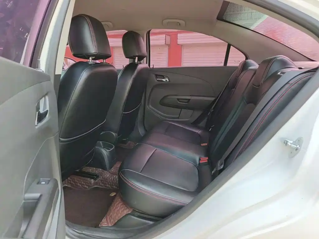 Chevrolet Aveo 2015 — фото 17