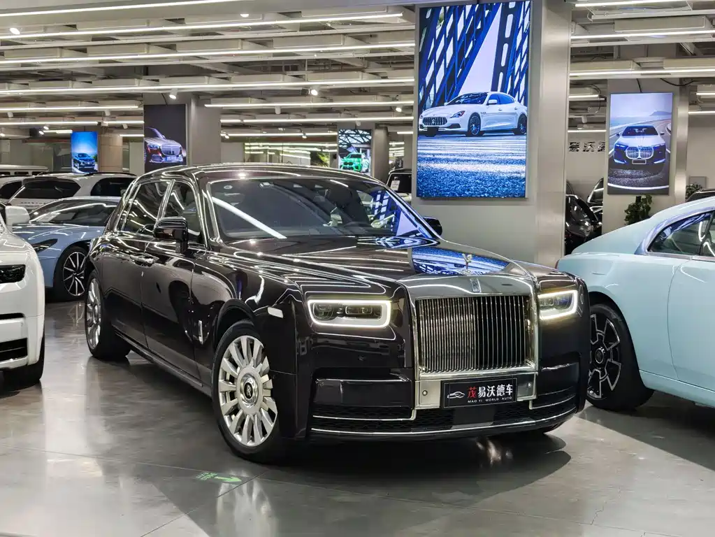 Rolls-Royce Phantom 2019 — фото 3