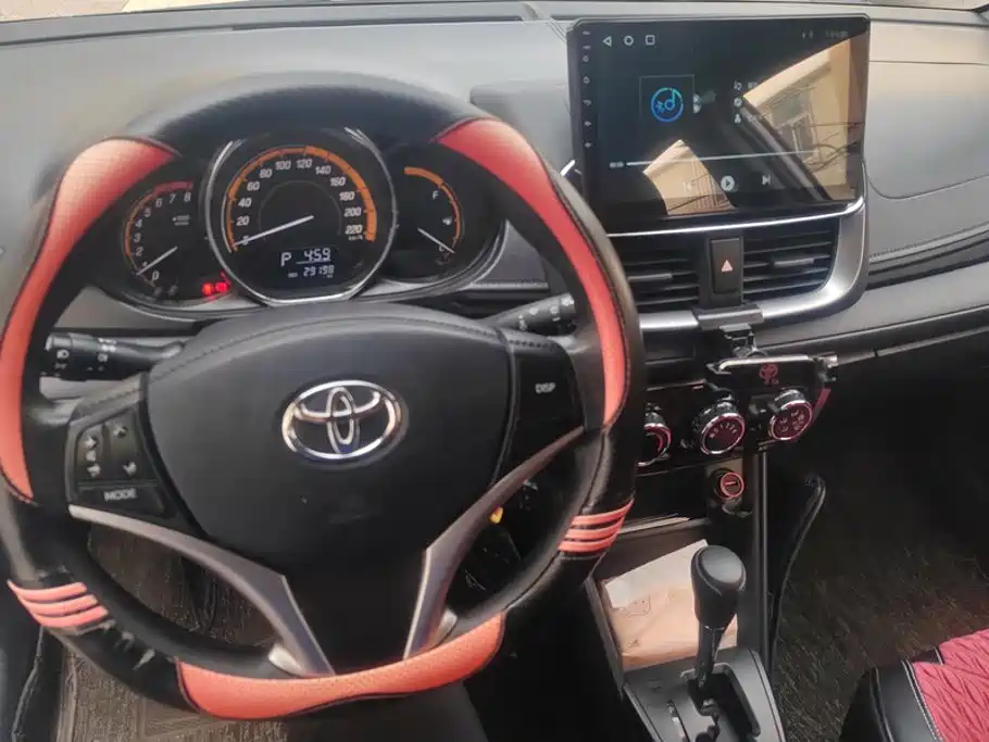 Toyota Yaris L 2023 — фото 12