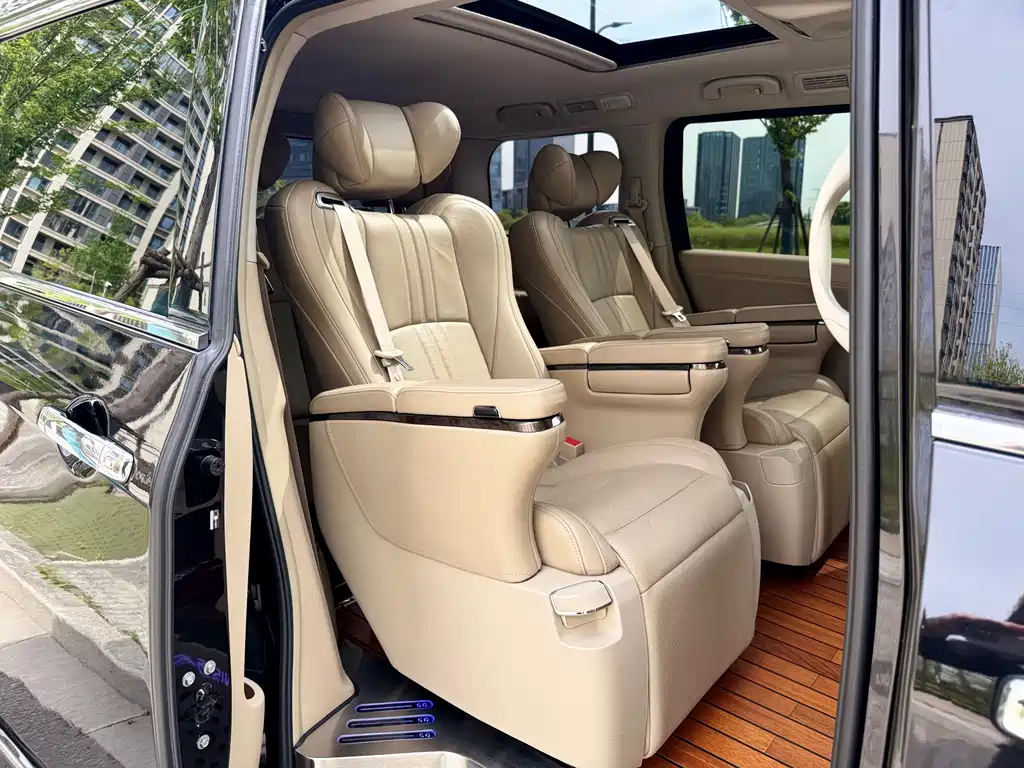 Nissan Quest 2015 — фото 12