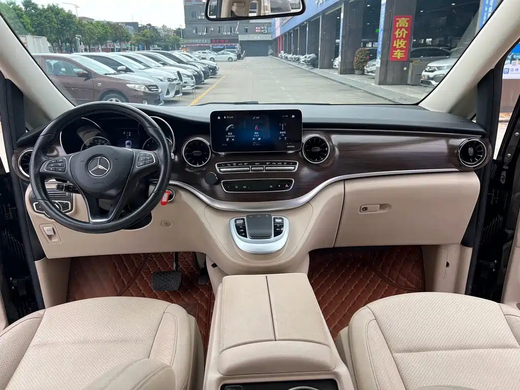 Mercedes-Benz V-Class 2022 — фото 17