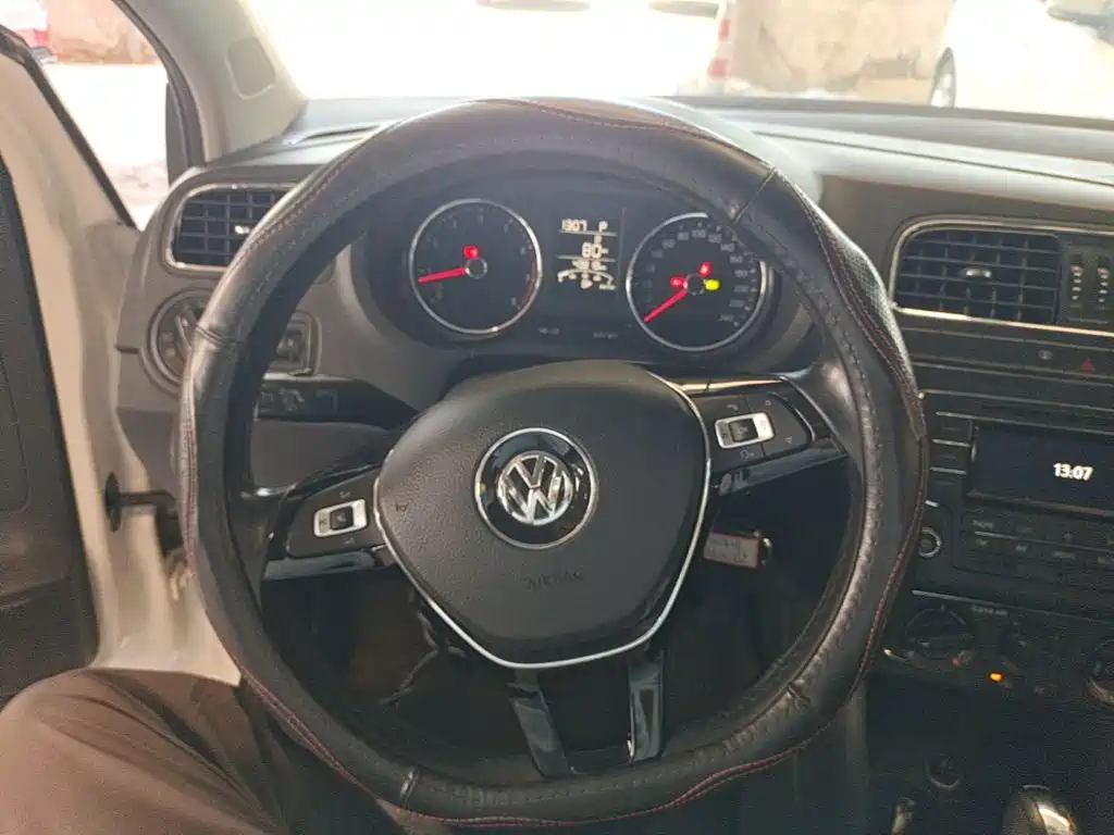 Volkswagen Polo 2017 — фото 11