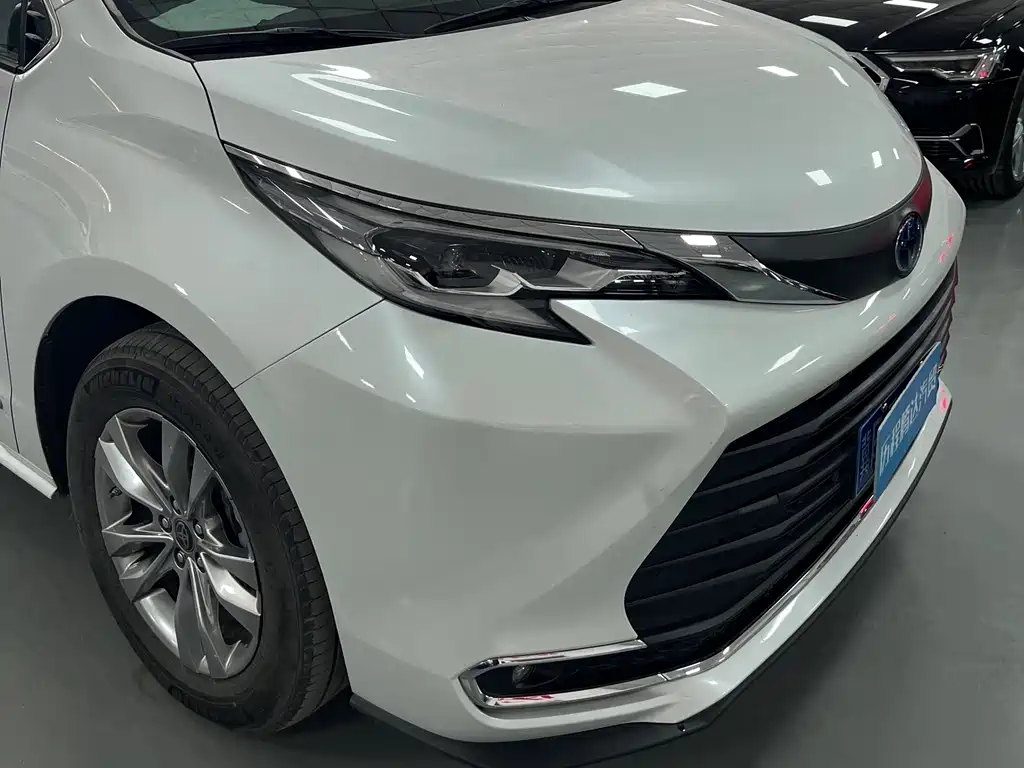 Toyota Sienna 2023 — фото 4