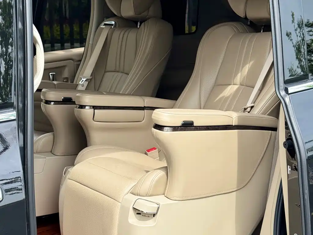 Nissan Quest 2015 — фото 9