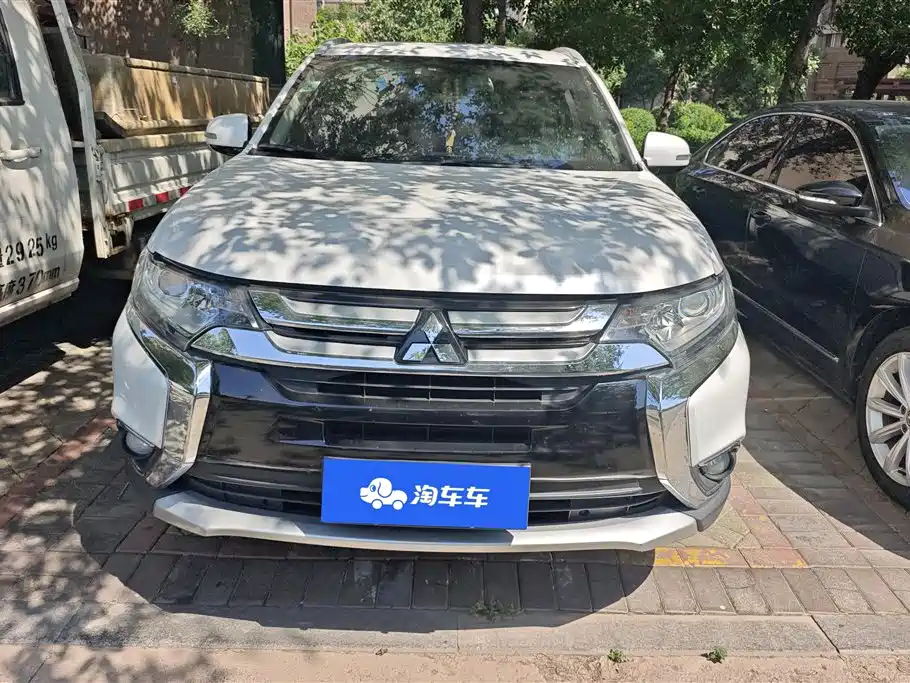 Mitsubishi Outlander 2018 — фото 2