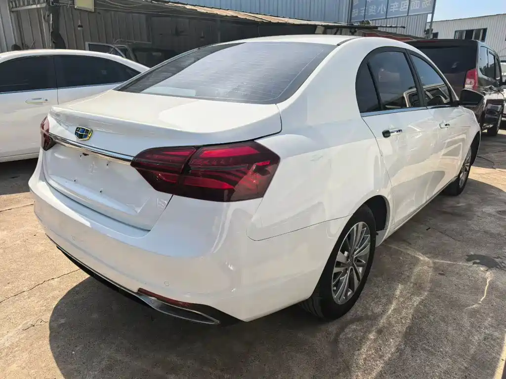 Geely Emgrand 2018