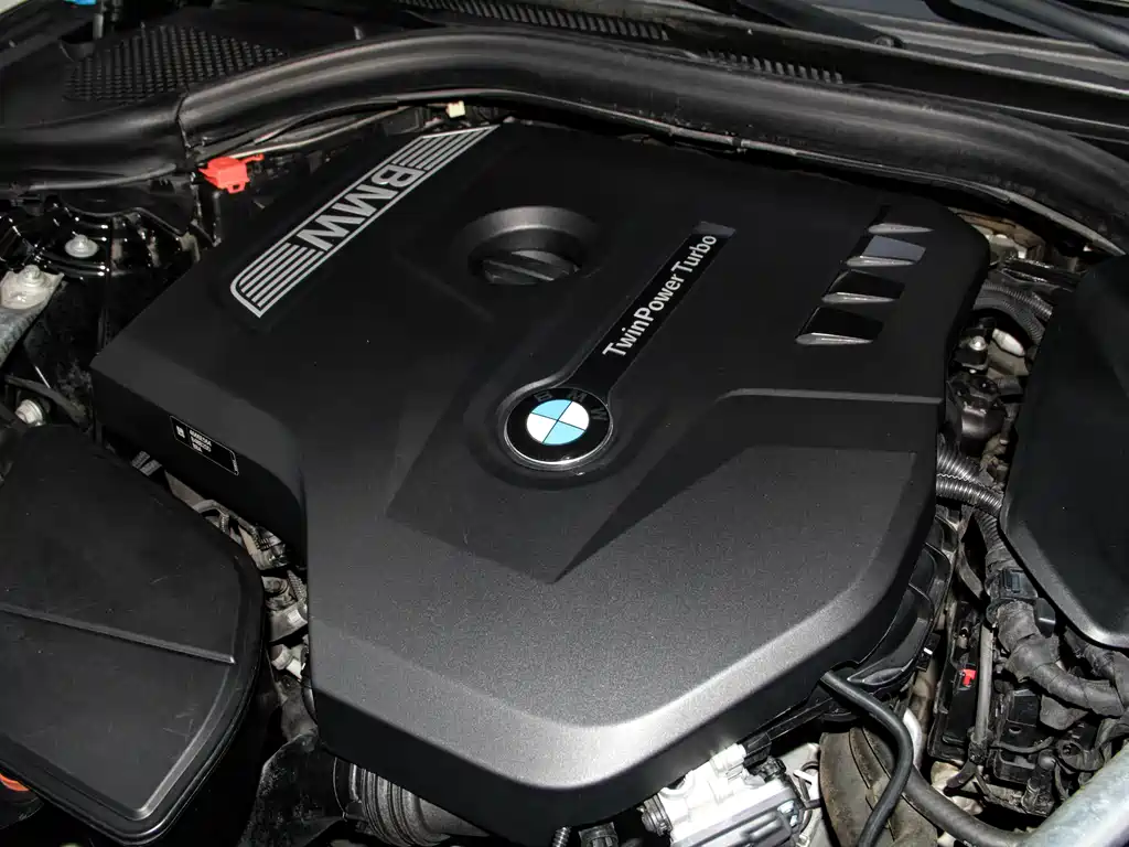 BMW 5 Series 2019 — фото 19